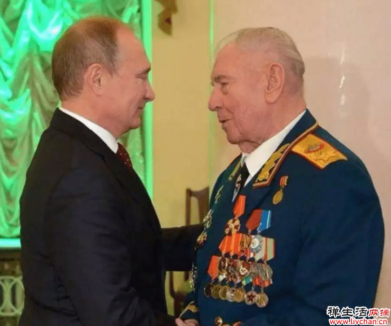 这位苏联元帅，差点挽回苏联解体，退休后，普京2次为他贺寿