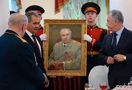 这位苏联元帅，差点挽回苏联解体，退休后，普京2次为他贺寿