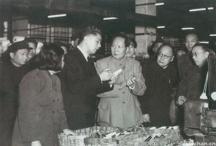 毛泽东传 第十三章 怀疑（1956—1957） 第十三章（1）