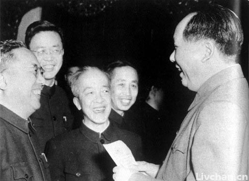 毛泽东传 第十三章 怀疑（1956—1957） 第十三章（2）