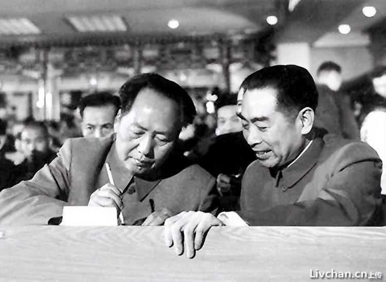 69年林彪重游井冈山，写下一首《西江月•重上井冈山》，毛主席看后批注：这是历史公案