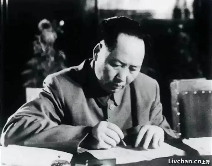 毛主席一生嗜书如命，用笔杆子打败了蒋介石的枪杆子，为什么只有他行别人就不行？