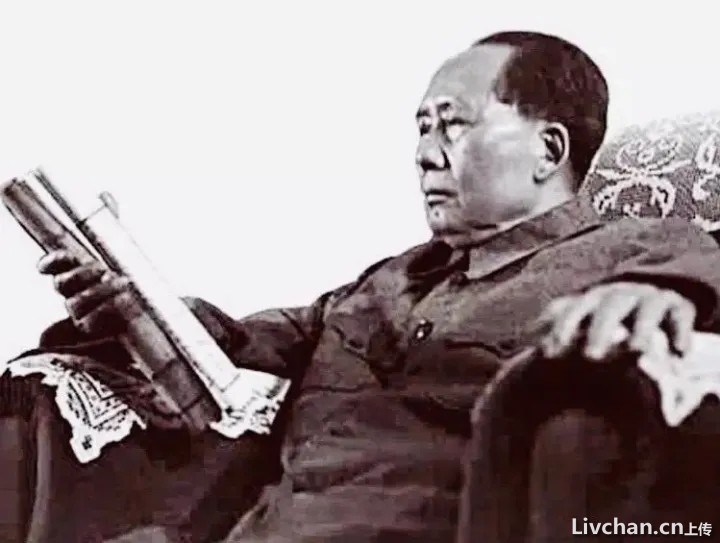 毛主席一生嗜书如命，用笔杆子打败了蒋介石的枪杆子，为什么只有他行别人就不行？