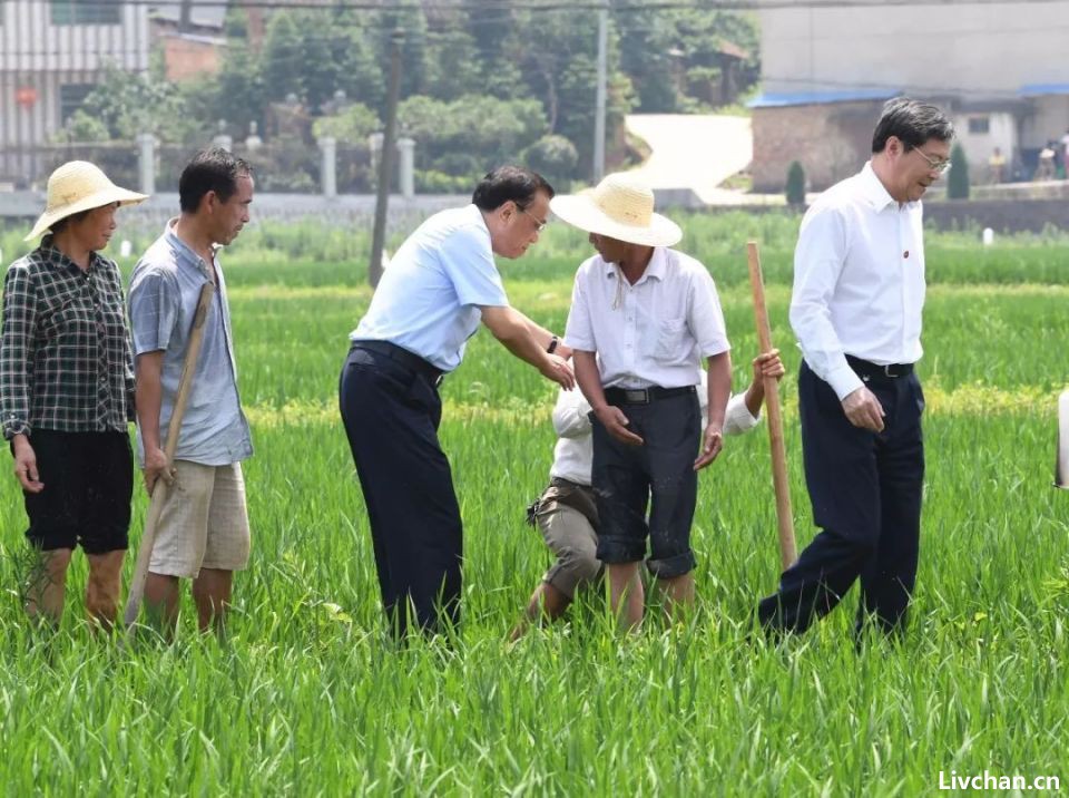 中华人民共和国原总理李克强同志生平及国内外对他的高度评价