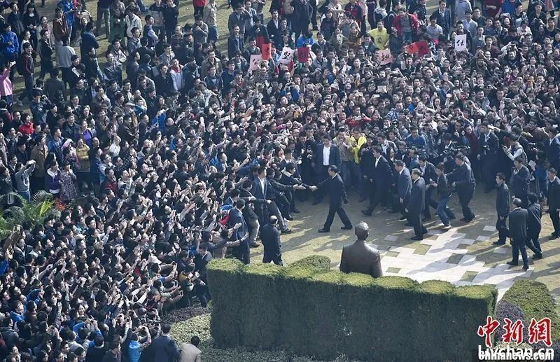 中华人民共和国原总理李克强同志生平及国内外对他的高度评价