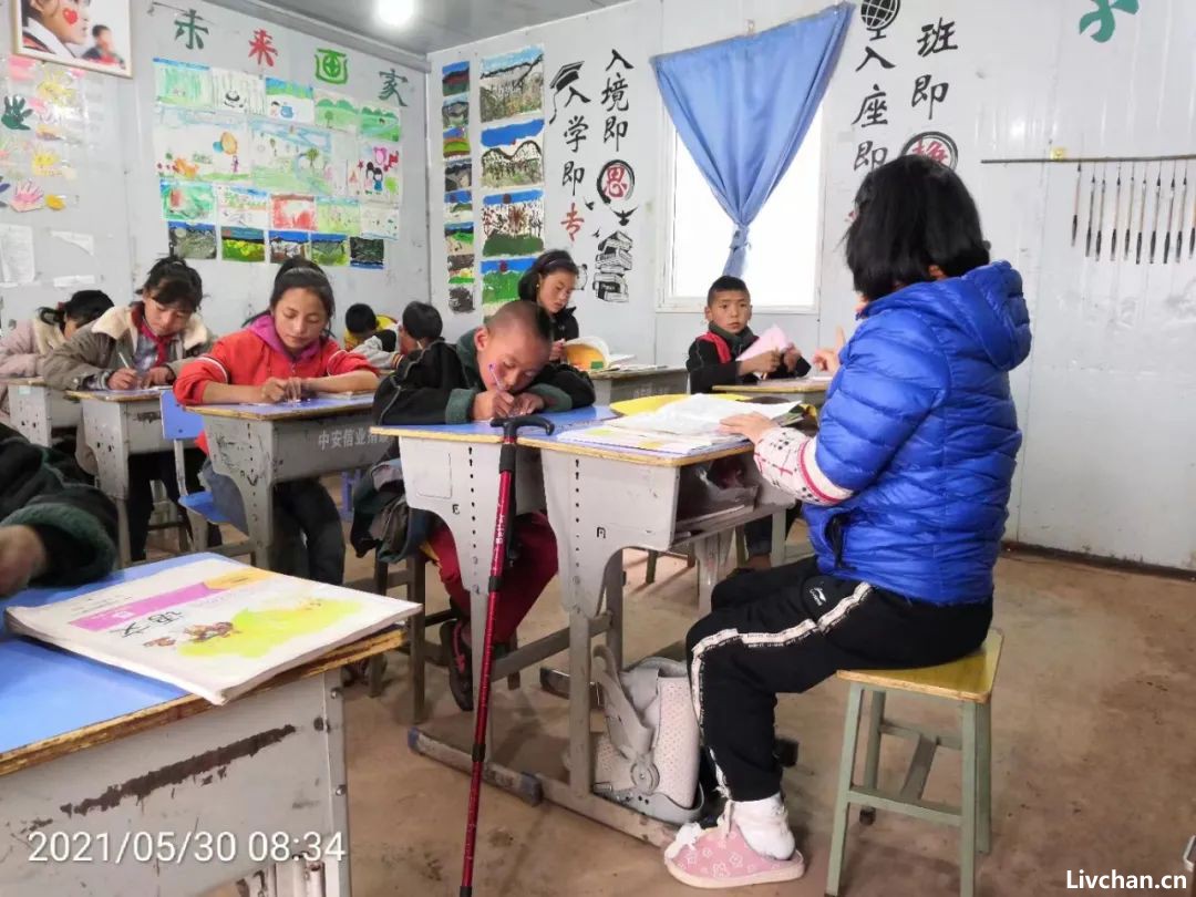 青丝变白发，空军退役女大校谢彬蓉在大凉山的十年支教经历