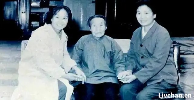 1956年，新凤霞见到自己演了多年的真实杨三姐，心中为何大失所望