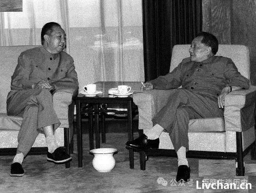 邓小平晚年如何评价和华国锋之间的关系？