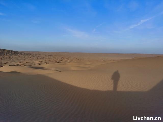 走遍八大沙漠的奇人，又横穿了塔克拉玛干