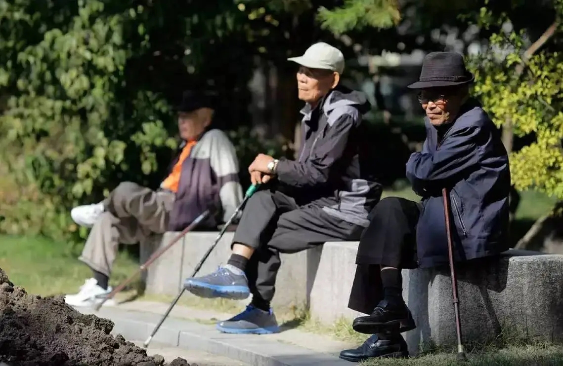 混在县城，入骨三分般深刻  