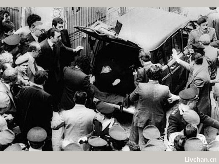 史上最大绑架案：1978年意大利总理莫罗被绑架，55天后被10枪毙命