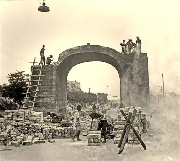 1950年代，拆掉北京城   