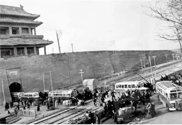 1950年代，拆掉北京城   