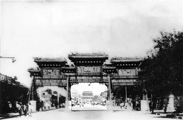 1950年代，拆掉北京城   