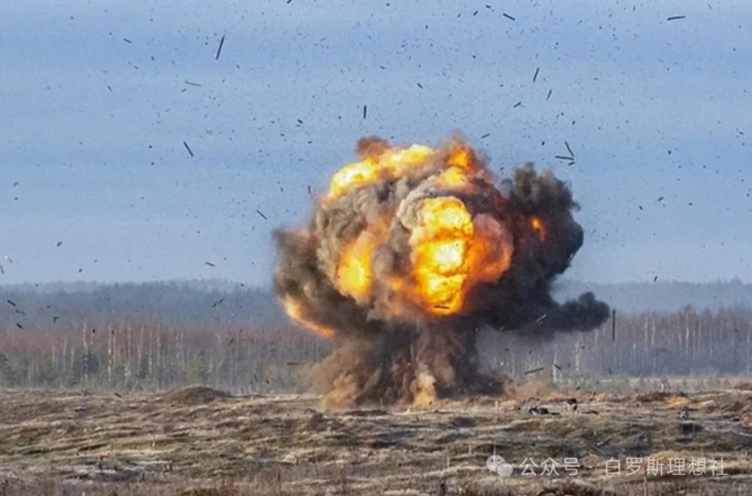 乌克兰武装部队匆忙离开乌格达尔，俄军对库尔斯克地区乌军阵地使用了一枚三吨重航空高爆炸弹