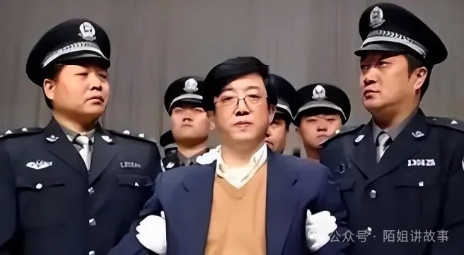 河北“土皇帝”李真,办公室配4名空姐,03年注射死刑,9分钟丧命 河北“土皇帝”李真,办公室配4名空姐,03年注射死刑,9分钟丧命