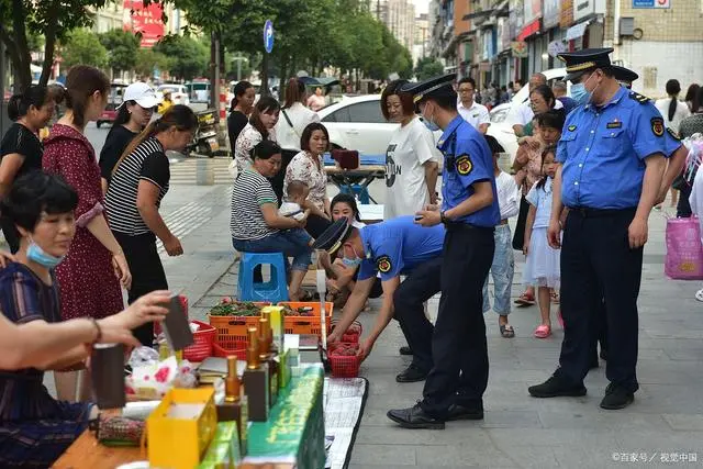 敲骨吸髓总想把老百姓的糊口钱抢走，他们已经丧尽天良了