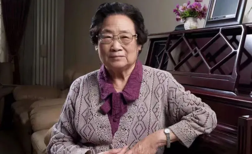 董袭莹“博士速成”，屠呦呦“院士难封”，学术界“劣币驱逐良币”几时休？