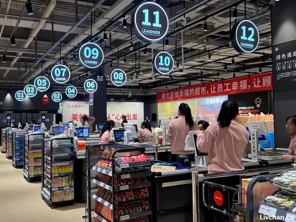 人民日报点名，戳穿了胖东来屡犯小人的真相，陶华碧的话有人信了