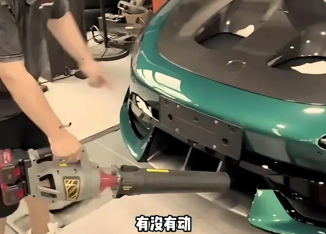 集体退车退钱，小米越闹越大