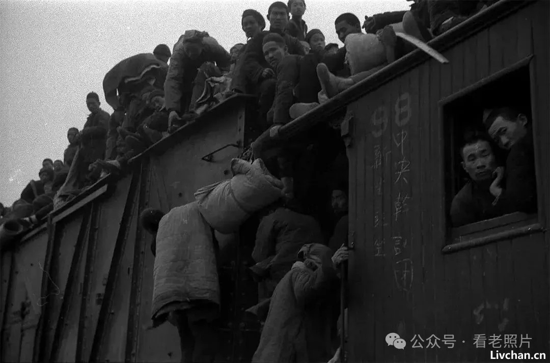1942，饥饿的孩子和扒火车逃荒的人们