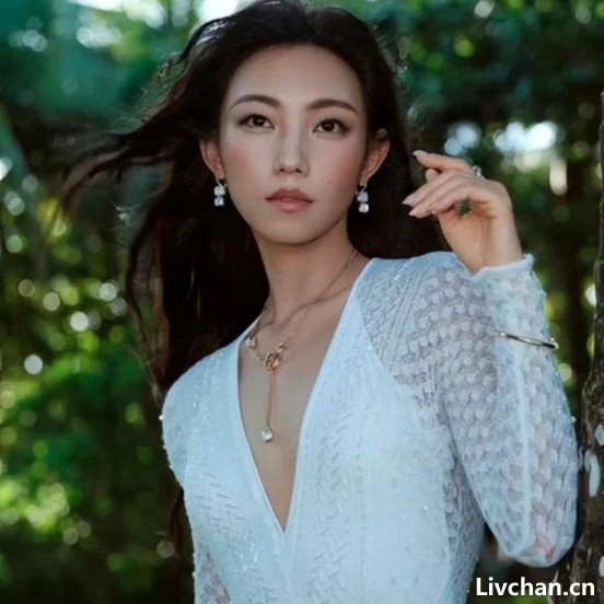 那尔那茜的瓜越扒越大，母女走一样的路，父亲为她铺路出道即巅峰