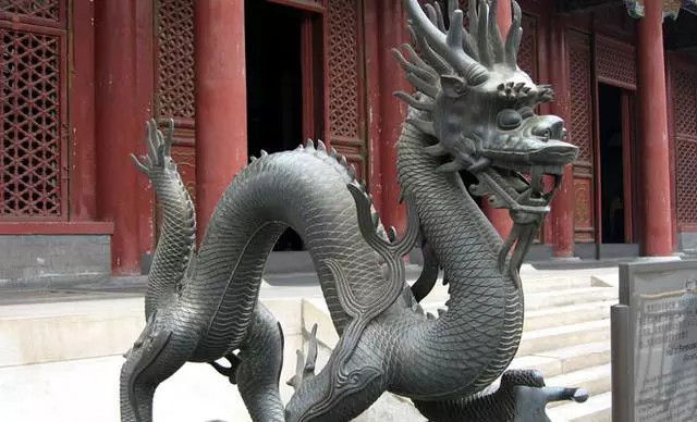 中国人变成“龙的传人”，得感谢闻一多