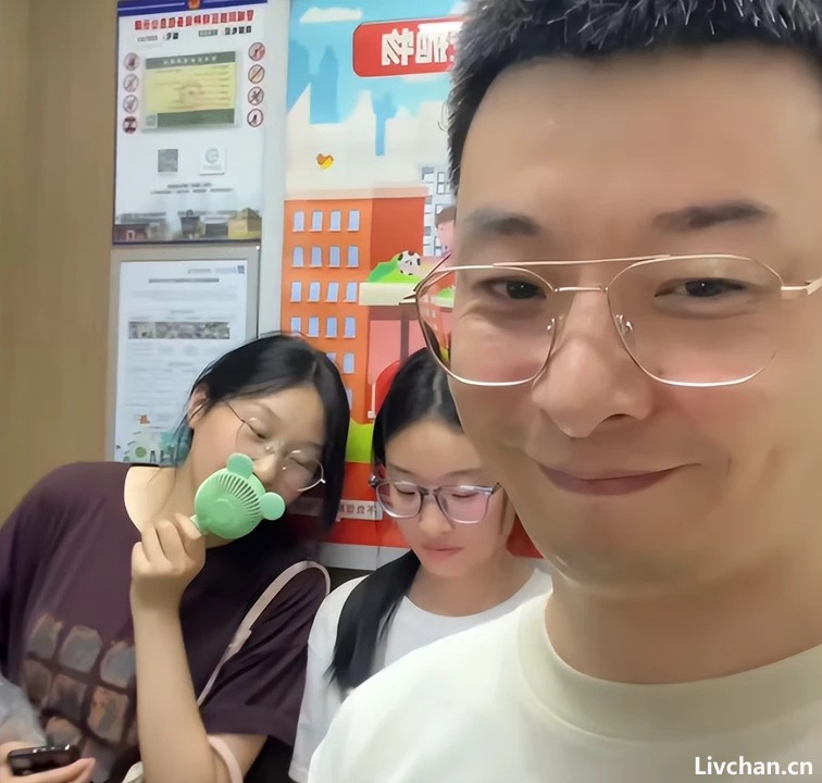 人民网下架288分女生视频，彻底撕下她的体面，原来我们都被骗了